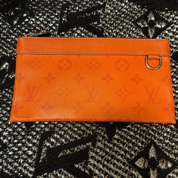 Men’s or Women’s Tiagrama Louis Vuitton Pochette holder and pouch! Comes w Box! - Picture 4 of 17